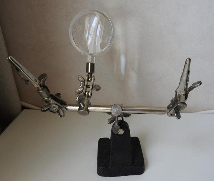Derde handje met vergrootglas, Hobby en Vrije tijd, Knutselen, Gebruikt, Gereedschap of Toebehoren, Verzenden
