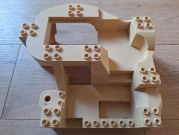Lego Duplo, rots / plateau voor bouwplaats / dierentuin beschikbaar voor biedingen