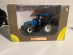 Valtra T190 UH 1/32, Hobby en Vrije tijd, Modelauto's | 1:32, Ophalen of Verzenden, Zo goed als nieuw, Tractor of Landbouw, Universal Hobbies