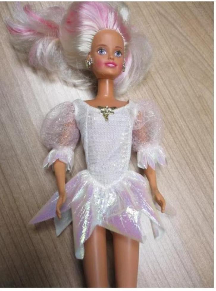 1994 BARBIE/SINDY met kleding in SUPER MOOIE staat, Verzamelen, Poppen, Zo goed als nieuw, Fashion Doll, Verzenden