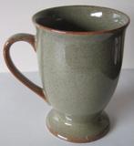 Pier one - P1 - bruin groene beker op voet - Engels, Ophalen of Verzenden, Zo goed als nieuw, Overige stijlen, Kop(pen) en/of Schotel(s)