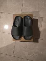 Yeezy Slides maat 42, Kleding | Heren, Schoenen, Ophalen of Verzenden, Nieuw