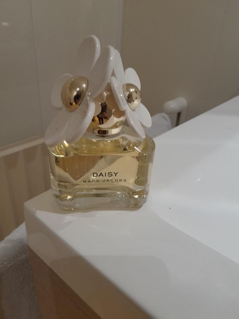 Marc Jacobs Daisy Eau de Toilette 50 ml, Sieraden, Tassen en Uiterlijk, Uiterlijk | Parfum, Ophalen of Verzenden, Zo goed als nieuw
