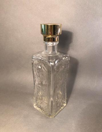Vintage whiskyfles met gouden dop, glas, sierfles beschikbaar voor biedingen