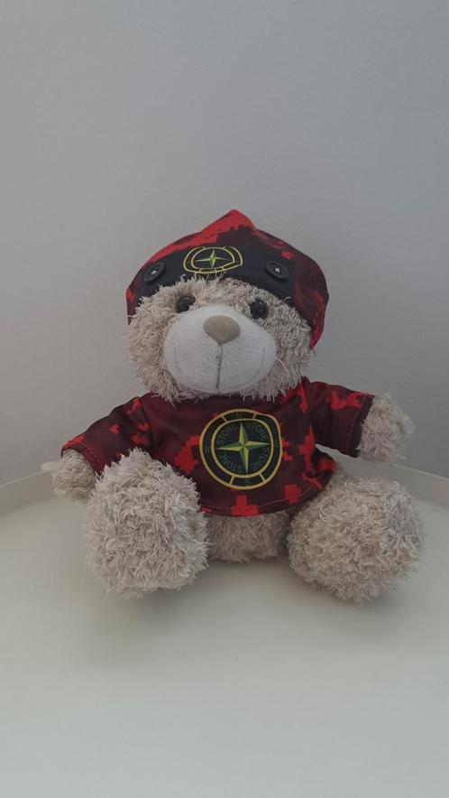 Stone Island beertje kermis, Verzamelen, Beren en Cherished Teddies, Zo goed als nieuw, Stoffen beer, Overige merken, Ophalen of Verzenden