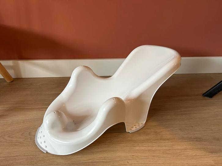 Badzitje met zuignap, Kinderen en Baby's, Badjes en Verzorging, Zo goed als nieuw, Badzitje of Badring, Overige merken, Standaard