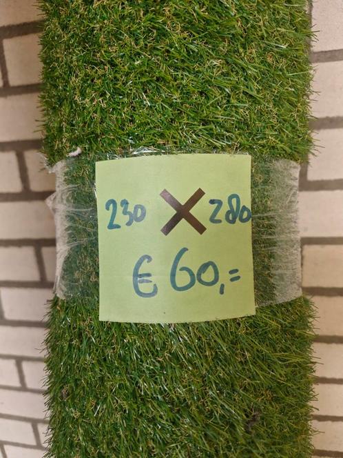 Mooie kleine coupon kunstgras 230 x 280, Tuin en Terras, Gras en Kunstgras, Ophalen