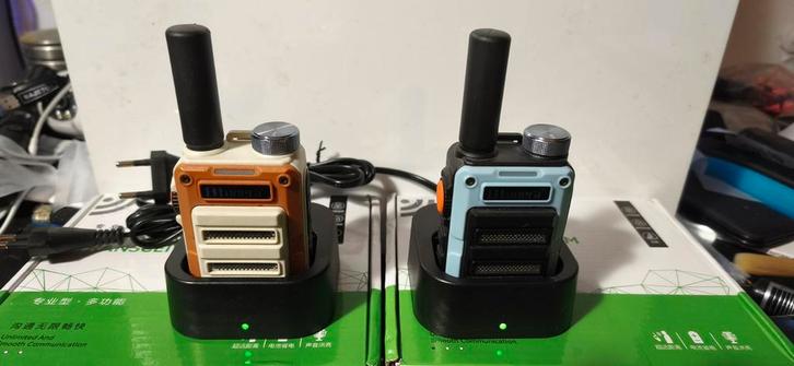 2x Supersterke Walkie talkies / portofoons 5W+tafelladers, Telecommunicatie, Zenders en Ontvangers, Nieuw, Zender en Ontvanger