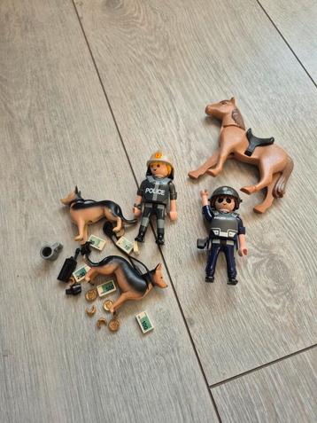 playmobil politie agenten met paard, honden en accessoires  beschikbaar voor biedingen
