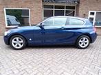 BMW 1-serie 116i Upgrade Edition Automaat / Leder / Navi, Auto's, Euro 5, Beige, Blauw, 650 kg
