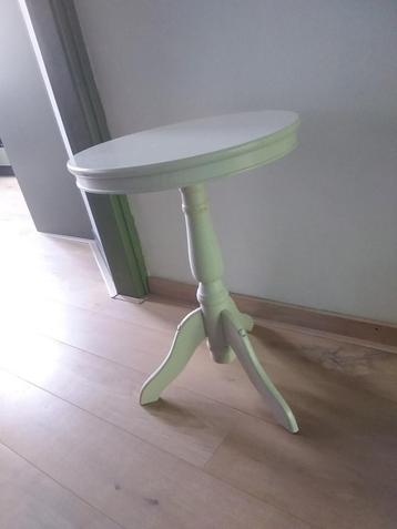 Tafeltje, bijzettafeltje,  plantentafeltje beschikbaar voor biedingen