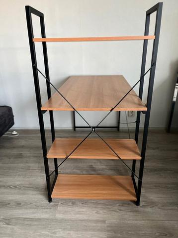 Bureau (design) beschikbaar voor biedingen