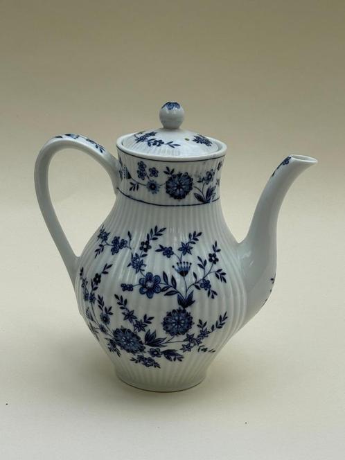 Theepot wit/blauw, geen beschadigingen, Antiek en Kunst, Antiek | Keramiek en Aardewerk, Ophalen of Verzenden
