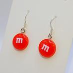 Rode M&M oorbellen, Sieraden, Tassen en Uiterlijk, Oorbellen, Overige materialen, Hangers, Verzenden, Nieuw