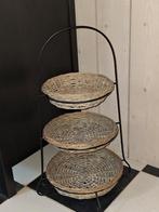 Etagère met 3 rieten manden, schalen, Huis en Inrichting, Woonaccessoires | Etagères, Ophalen, Zo goed als nieuw