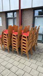 Partij van 70 vintage plywood stapelstoelen ‘60, Huis en Inrichting, Stoelen, Hout, Bruin, Ophalen of Verzenden, Zo goed als nieuw