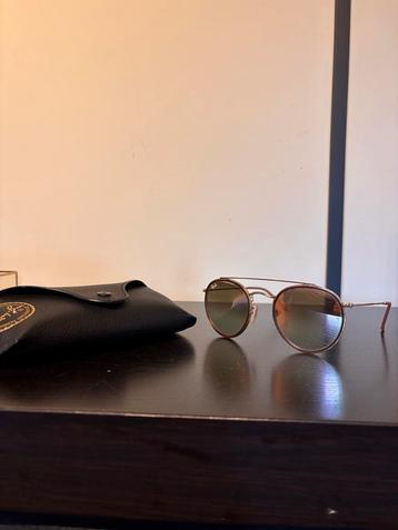 Rayban Zonnebril Roze Spiegelglazen beschikbaar voor biedingen