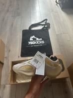 Adidas Yeezy 700 V3 Safflower G54853 Maat EU38 - US5.5, Nieuw, Sneakers of Gympen, A, A