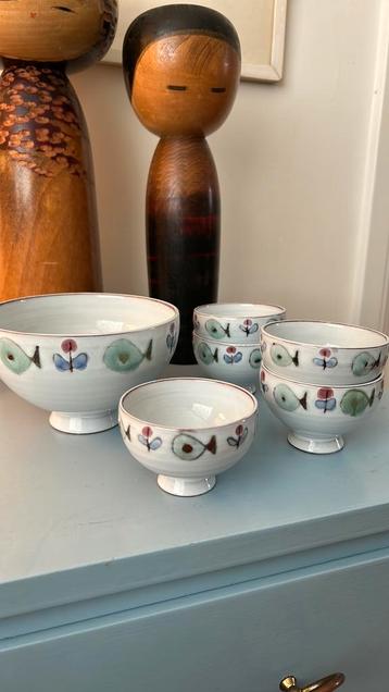 Vintage pinda set kom met 5 kleine bakjes beschikbaar voor biedingen