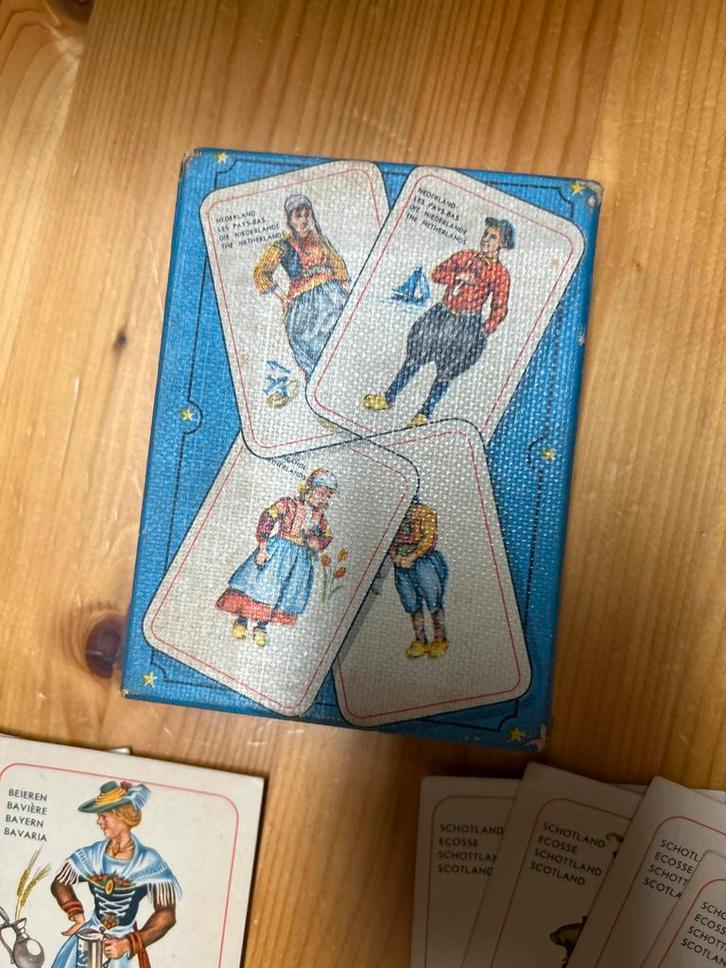 Vintage Klederdrachten Kwartetspel - Mulder 1957, Hobby en Vrije tijd, Gezelschapsspellen | Kaartspellen, Gebruikt, Drie of vier spelers