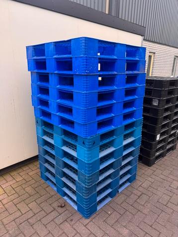 Kunststof pallets 110x110 beschikbaar voor biedingen