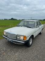 Mercedes-Benz 200-Serie 2.3 230 E AUT 1980 Grijs, Auto's, Mercedes-Benz, Automaat, 4 cilinders, Bedrijf, Sedan