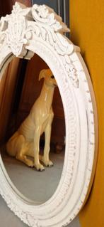 Grote brocante, vintage ovale witte spiegel in Barokke lijst, Huis en Inrichting, Woonaccessoires | Spiegels, Minder dan 50 cm