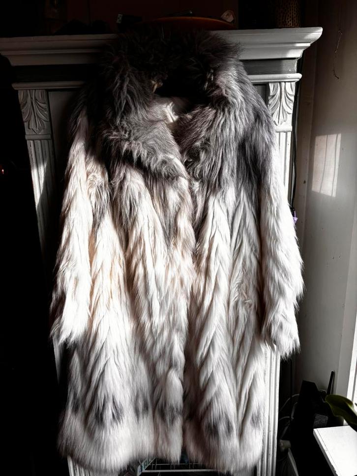 Hele mooie hippe nep bontjas maat 38 - 40, Kleding | Dames, Jassen | Winter, Gedragen, Maat 38/40 (M), Wit, Ophalen of Verzenden