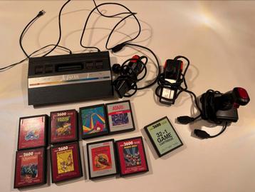 Atari 2600 met 9 cartridges en 3 joysticks (werkend) beschikbaar voor biedingen