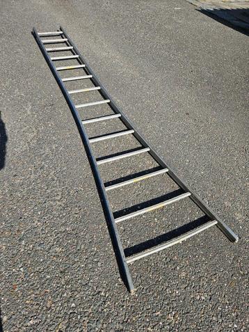 Aluminium ladder 14 treden beschikbaar voor biedingen