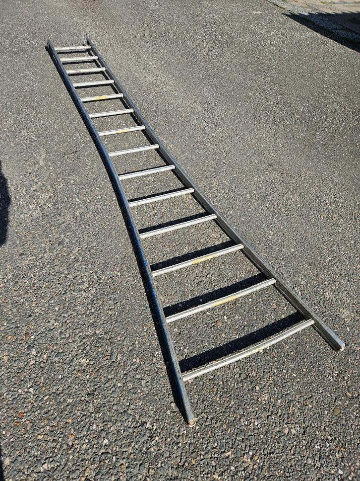 Aluminium ladder 14 treden, Doe-het-zelf en Verbouw, Ladders en Trappen, Gebruikt, Ladder, 4 meter of meer, Ophalen