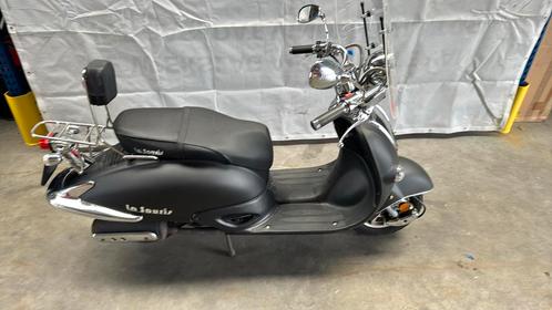 La Souris Futuro Retro scooter 45km/h, Fietsen en Brommers, Snorfietsen en Snorscooters, Zo goed als nieuw, Overige merken, Benzine