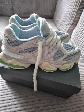 New Balance 9060 Mt 41( VALT KLEINER) 40  beschikbaar voor biedingen