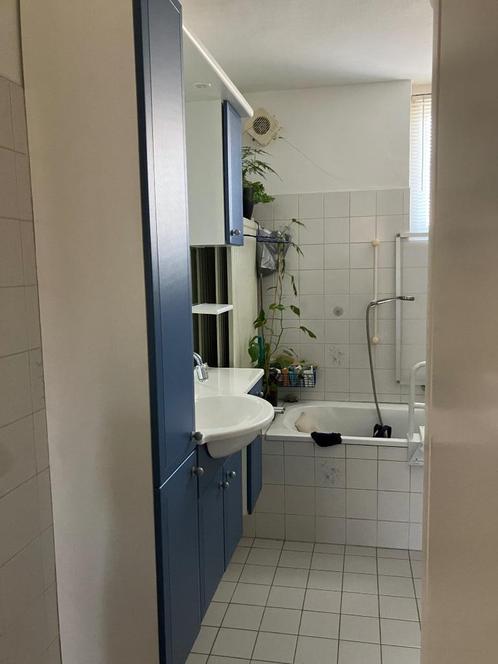 badkamermeubel € 50,00, Huis en Inrichting, Badkamer | Badkamermeubels, Gebruikt, (Half)hoge kast, 150 tot 200 cm, 100 tot 150 cm