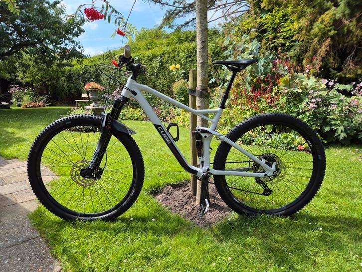 Cube stereo race 120 fully mtb L met custom achterwiel, Fietsen en Brommers, Fietsen | Mountainbikes en ATB, Zo goed als nieuw