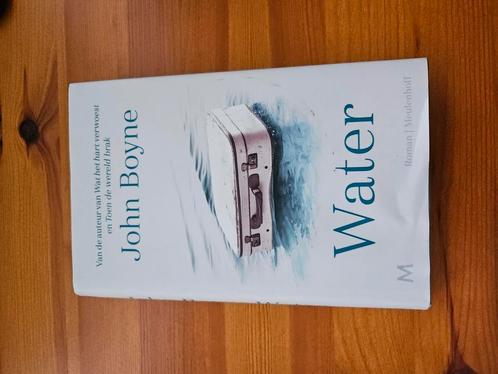 John Boyne - Water, Boeken, Literatuur, Zo goed als nieuw, Nederland, Ophalen of Verzenden