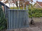 Hekken en palen met betonvoet, bevestigingsmateriaal, Ophalen, Gebruikt, IJzer