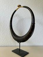 Oude Kalabubu koppensnellers sieraad Nias Indonesie, Ophalen of Verzenden