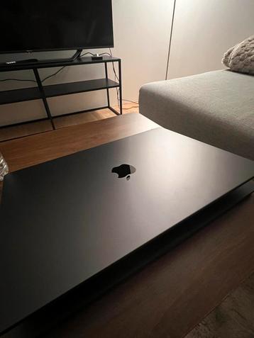 Zeer nette macbook 16 inch 2024 met garantie beschikbaar voor biedingen