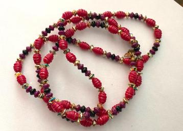 Prachtige Vintage ketting goud rood kleur beschikbaar voor biedingen