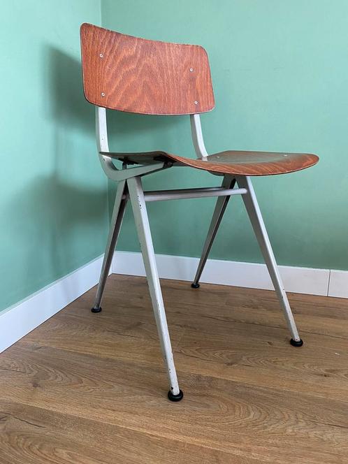 Vintage ‘passer’ school stoel door Marko, Huis en Inrichting, Stoelen, Zo goed als nieuw, Eén, Bruin, Ophalen