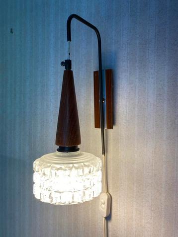 Vintage Wandlamp Jaren 70 Hout Glas beschikbaar voor biedingen