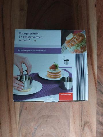 Voorgerechten en desservormen met aandrukhulp beschikbaar voor biedingen