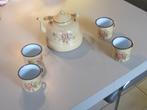 emaille ketel met 4 mokken, crème met bloemen., Ophalen of Verzenden