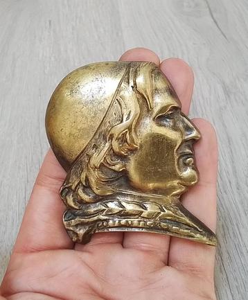 vintage momunent busthoofd beschikbaar voor biedingen