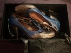 prachtige goud blauwe schoenen van Dr. Adams, Kleding | Dames, Schoenen, Blauw, Ophalen of Verzenden, Zo goed als nieuw, Schoenen met hoge hakken