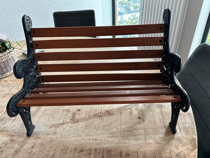 Houten bankje met gietijzeren leuningen, Tuin en Terras, Tuinbanken, Gebruikt, Hout, Ophalen of Verzenden