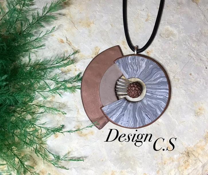 Design hanger met leren ketting Klei Leer, Sieraden, Tassen en Uiterlijk, Kettinghangers, Nieuw, Overige materialen, Overige kleuren