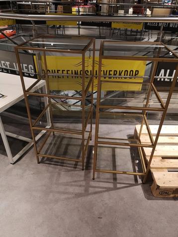 Goudkleurige presentatie toren 2 maten beschikbaar voor biedingen