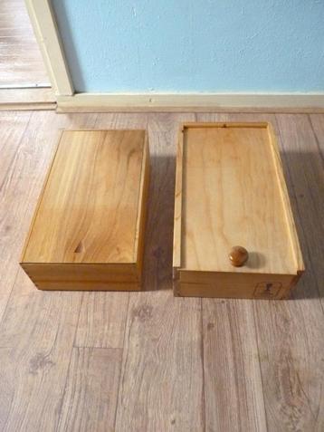 TWEE fraaie houten wijnkistjes, geschuurd en in olie gezet! beschikbaar voor biedingen